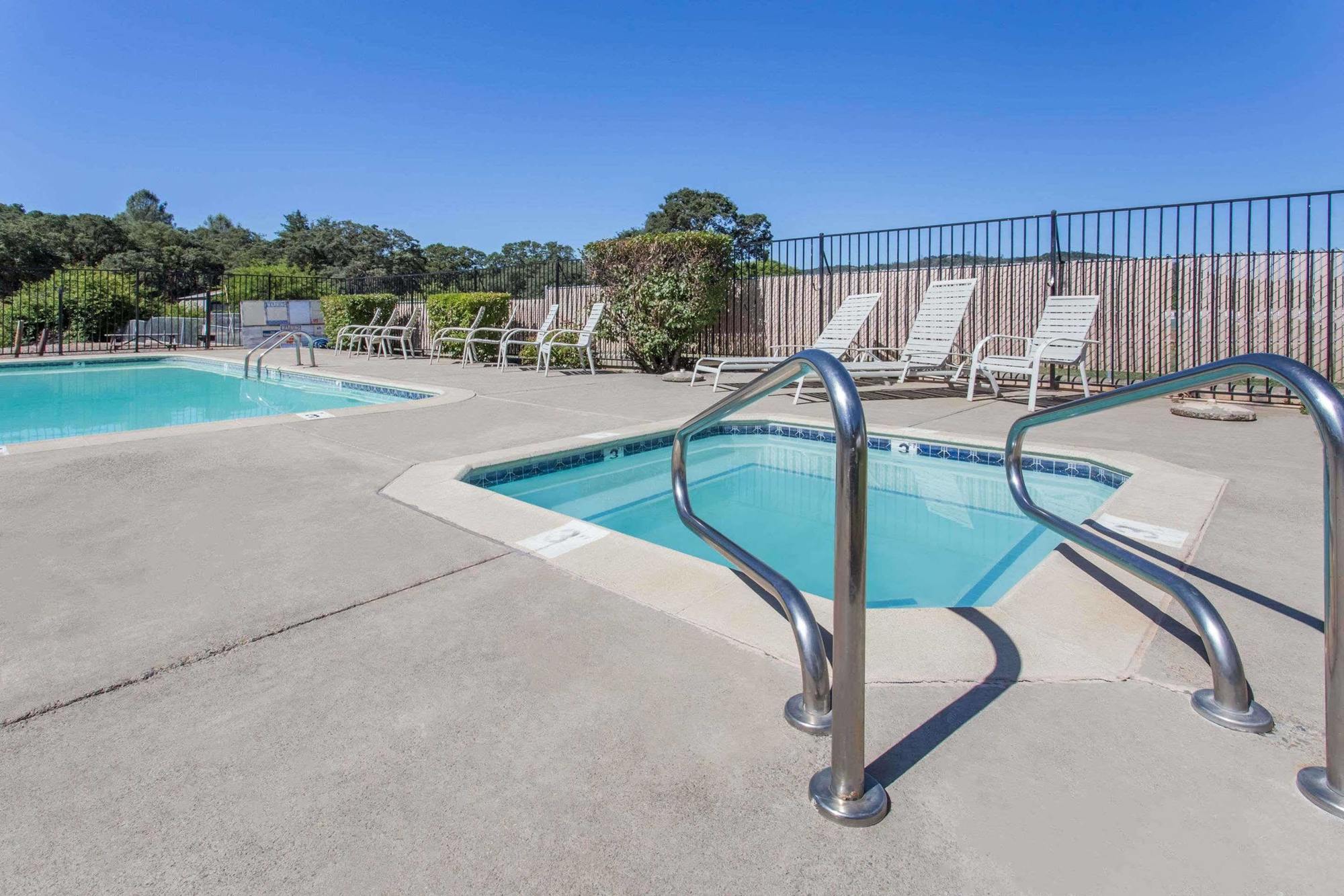 Travelodge By Wyndham Clearlake Esterno foto